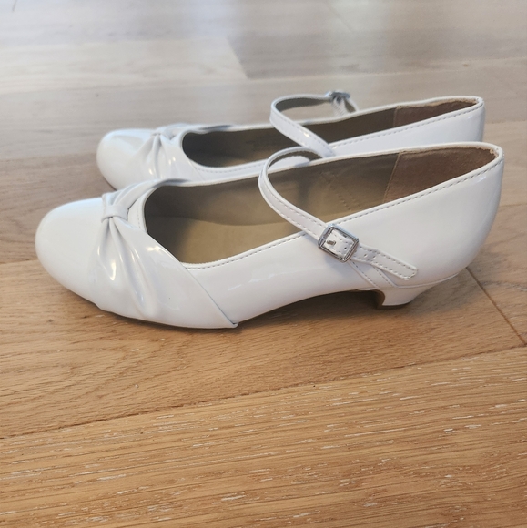 THE CHILDREN'S PLACE | NWOT Mary Jane style shoes with little heels - Picture 5 of 7